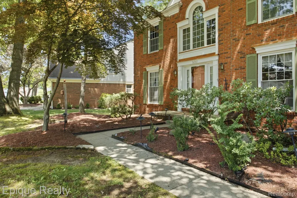 3261 Windwood Road West Bloomfield Charter Township MI 48324