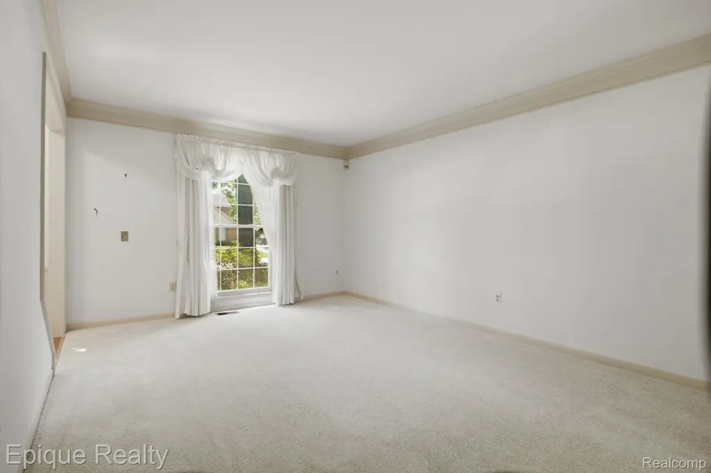 3261 Windwood Road West Bloomfield Charter Township MI 48324