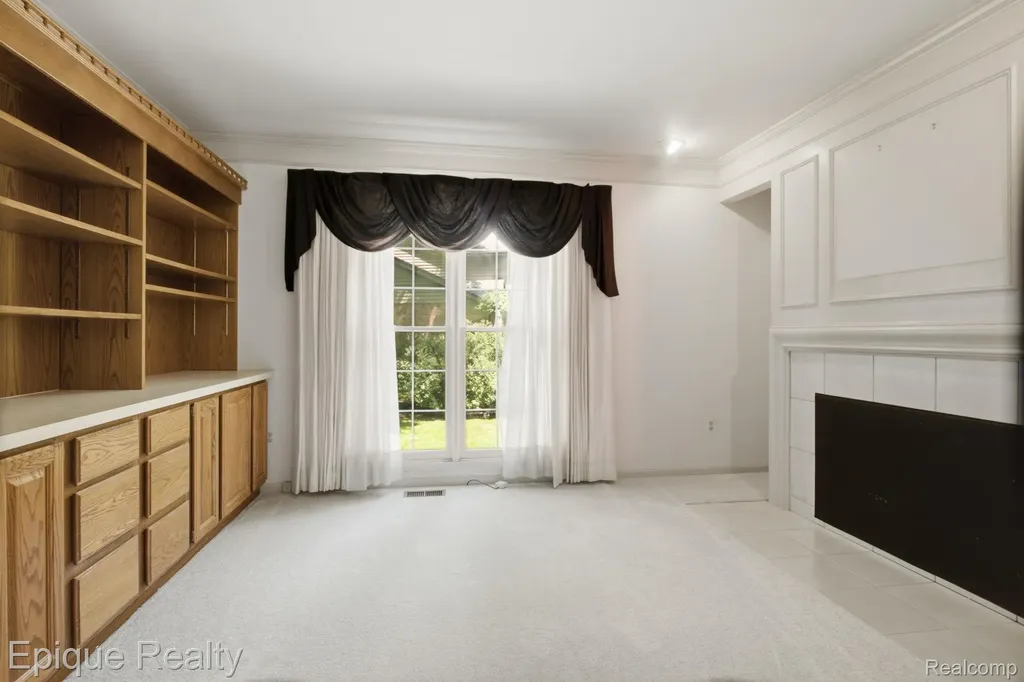 3261 Windwood Road West Bloomfield Charter Township MI 48324