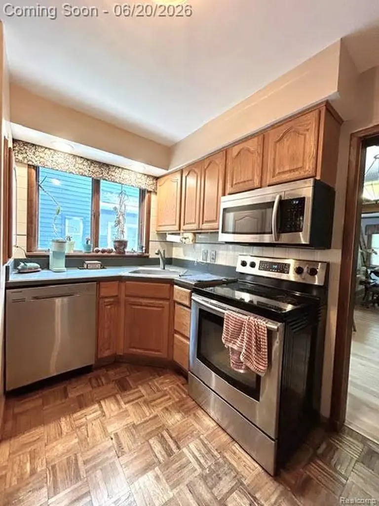 403 California Avenue Royal Oak City MI 48067