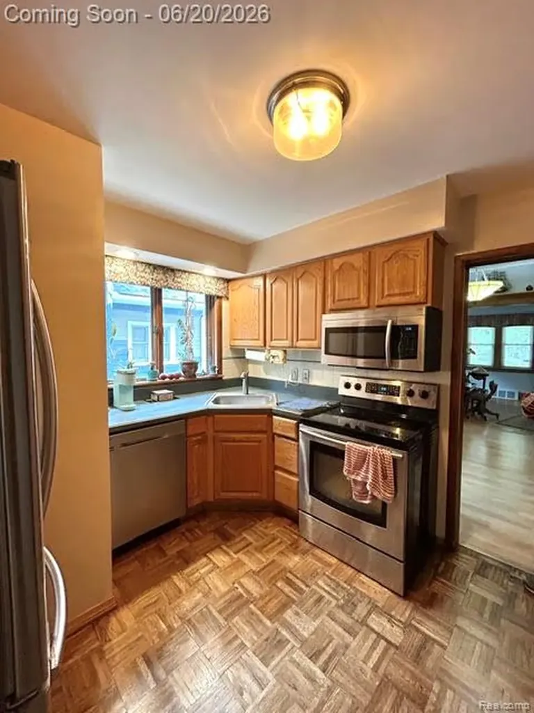 403 California Avenue Royal Oak City MI 48067