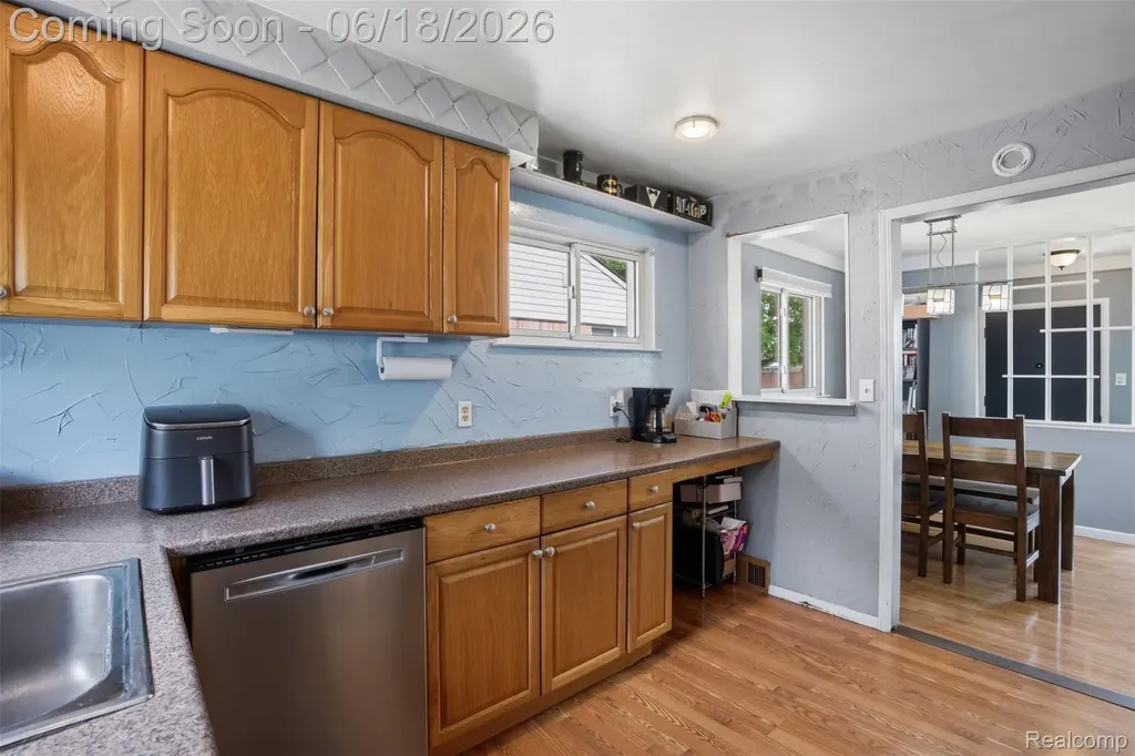 18301 Marquette Street Roseville City MI 48066