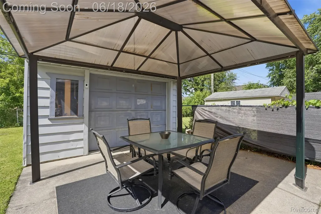 18301 Marquette Street Roseville City MI 48066