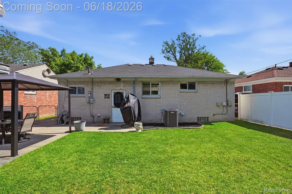18301 Marquette Street Roseville City MI 48066