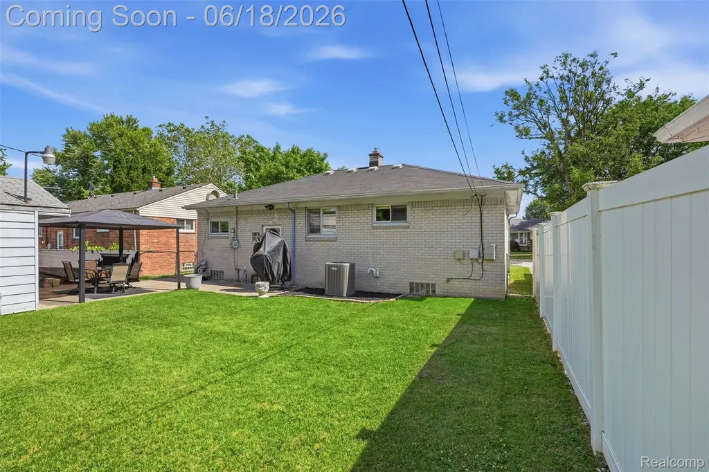 18301 Marquette Street Roseville City MI 48066