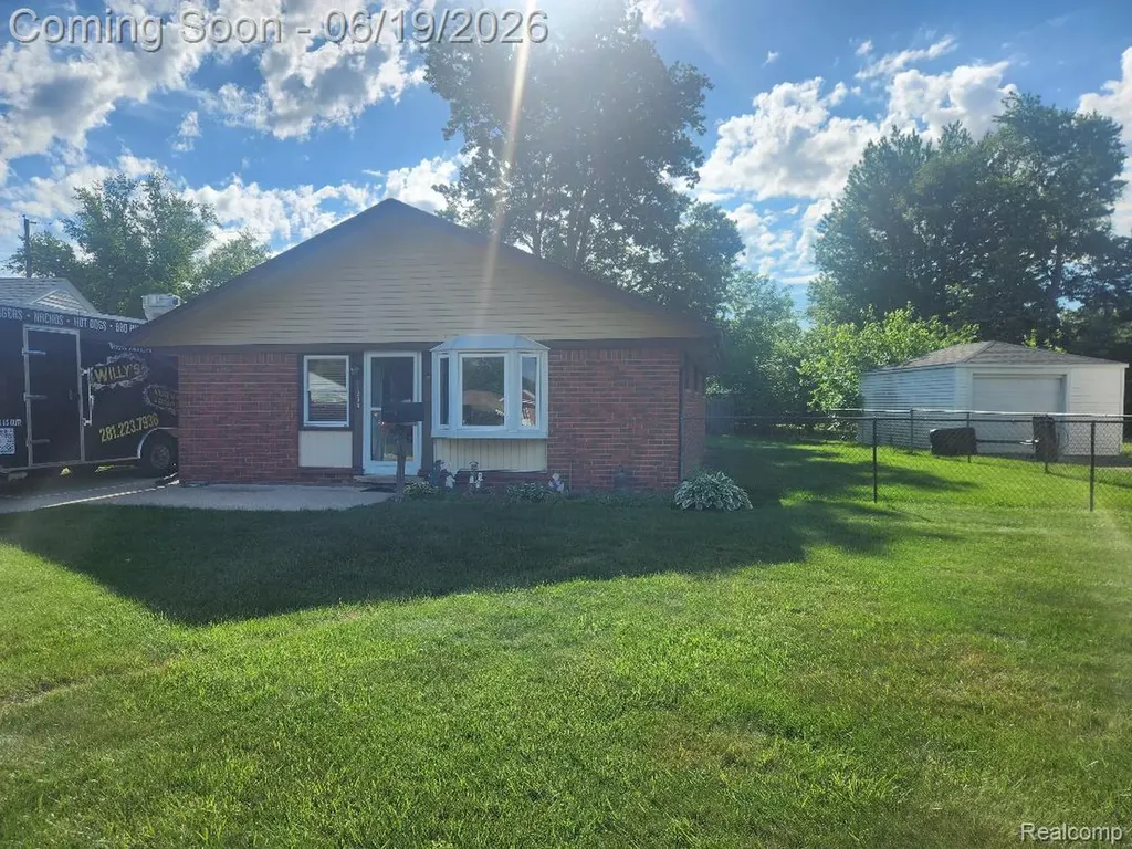 11298 Superior Avenue Warren City MI 48089