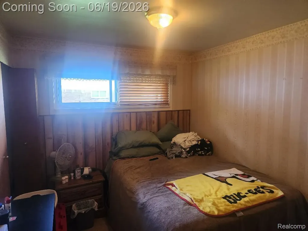 11298 Superior Avenue Warren City MI 48089