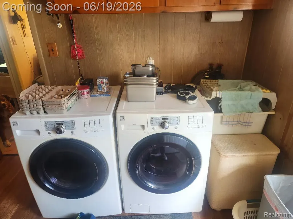11298 Superior Avenue Warren City MI 48089