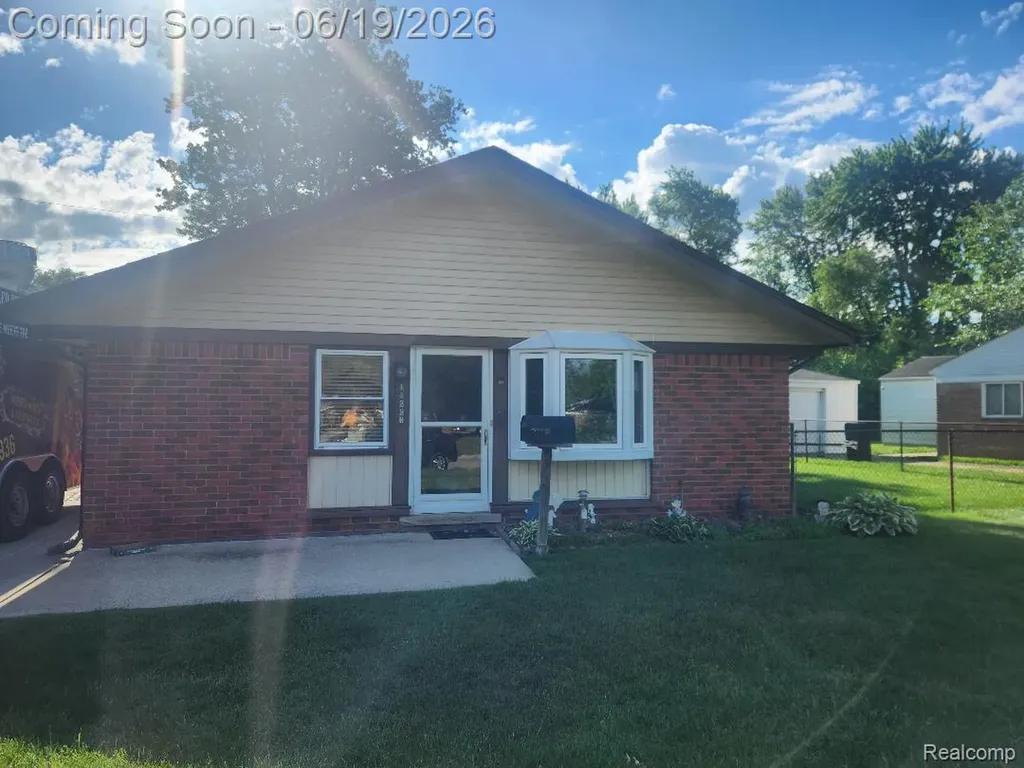 11298 Superior Avenue Warren City MI 48089