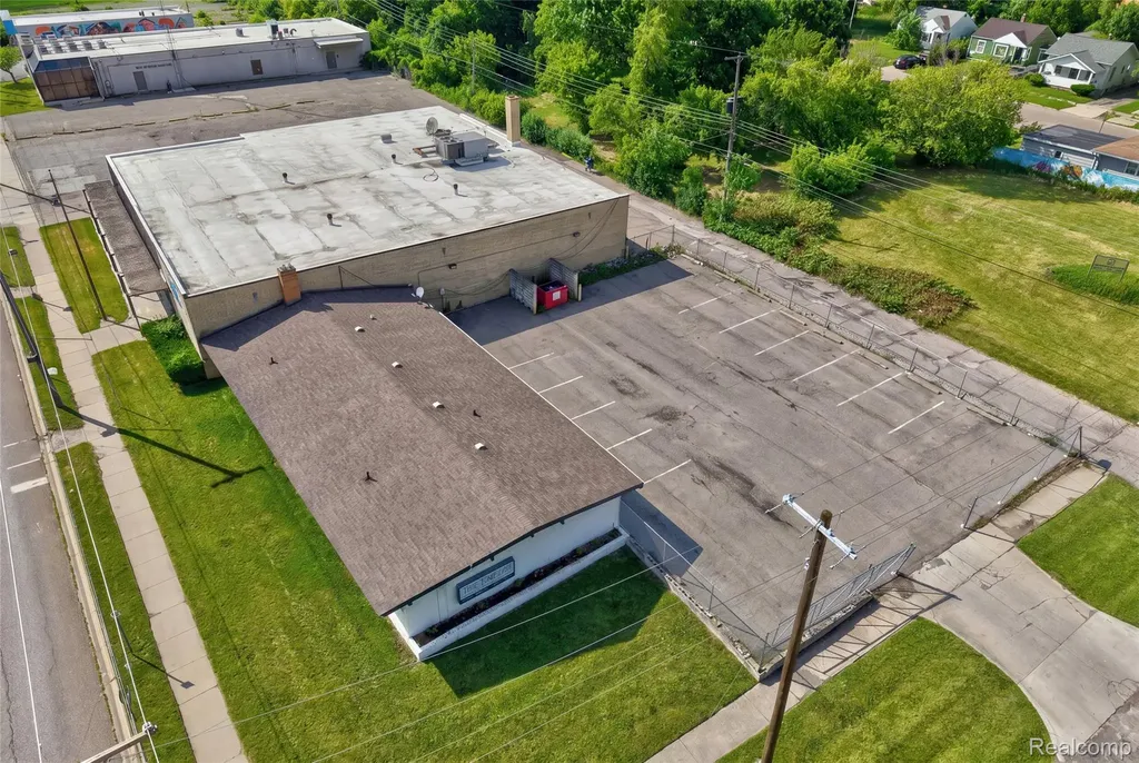 2702 Flushing Road Flint City MI 48504