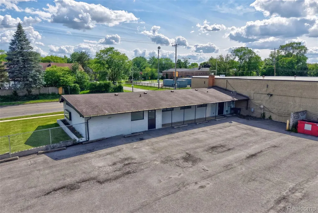 2702 Flushing Road Flint City MI 48504