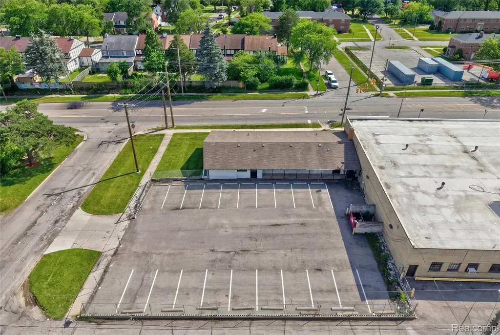 2702 Flushing Road Flint City MI 48504
