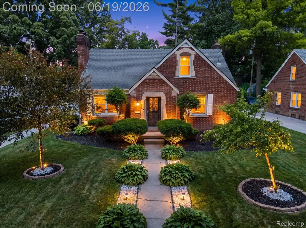 16216 Burgess Detroit City MI 48219