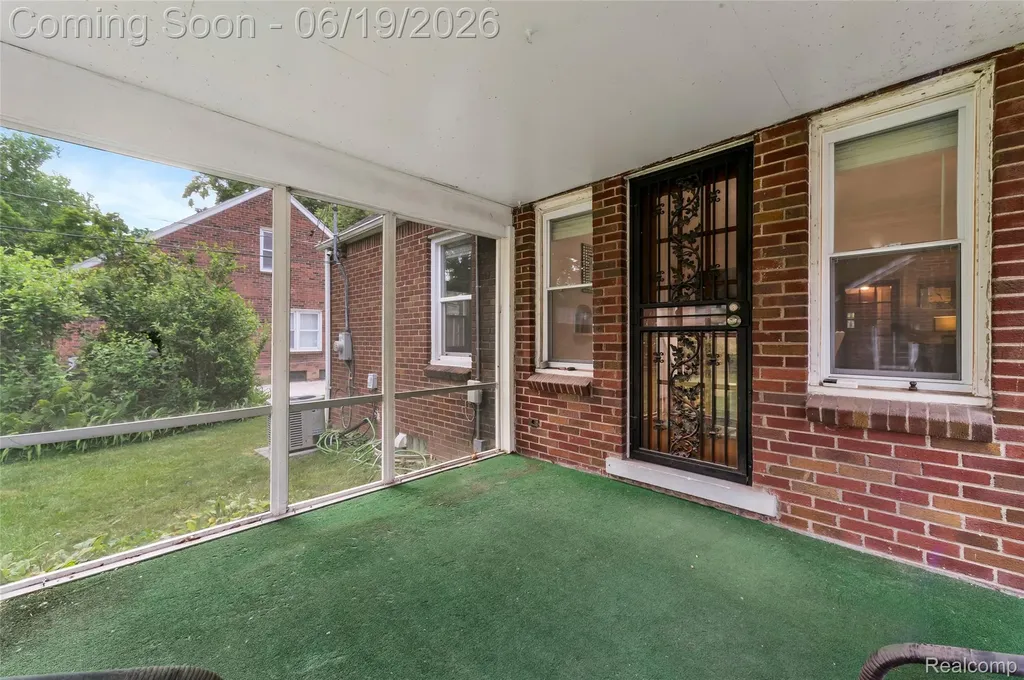16216 Burgess Detroit City MI 48219