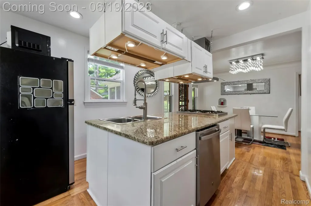 16216 Burgess Detroit City MI 48219