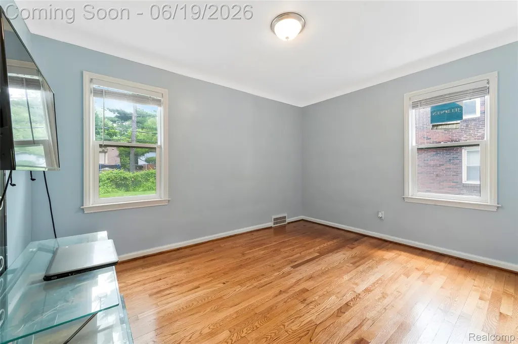 16216 Burgess Detroit City MI 48219