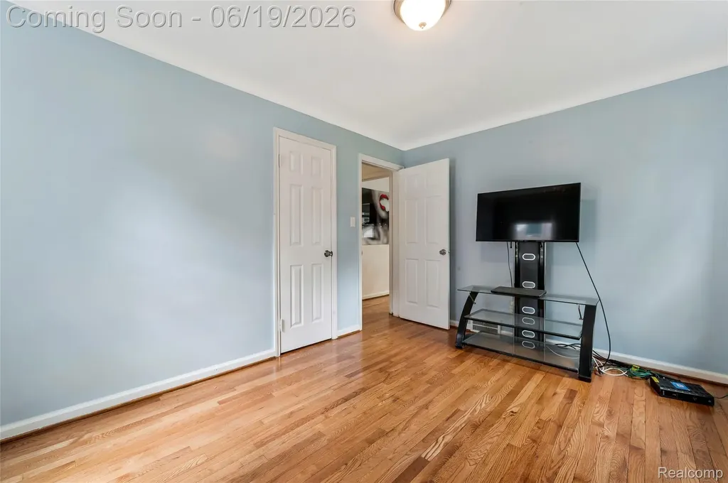 16216 Burgess Detroit City MI 48219