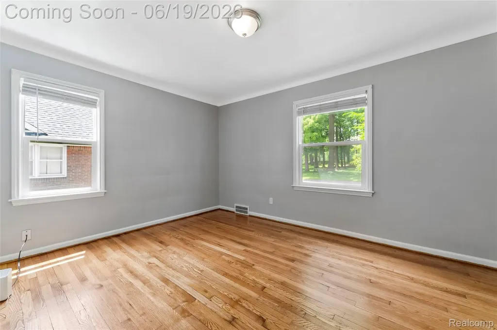 16216 Burgess Detroit City MI 48219