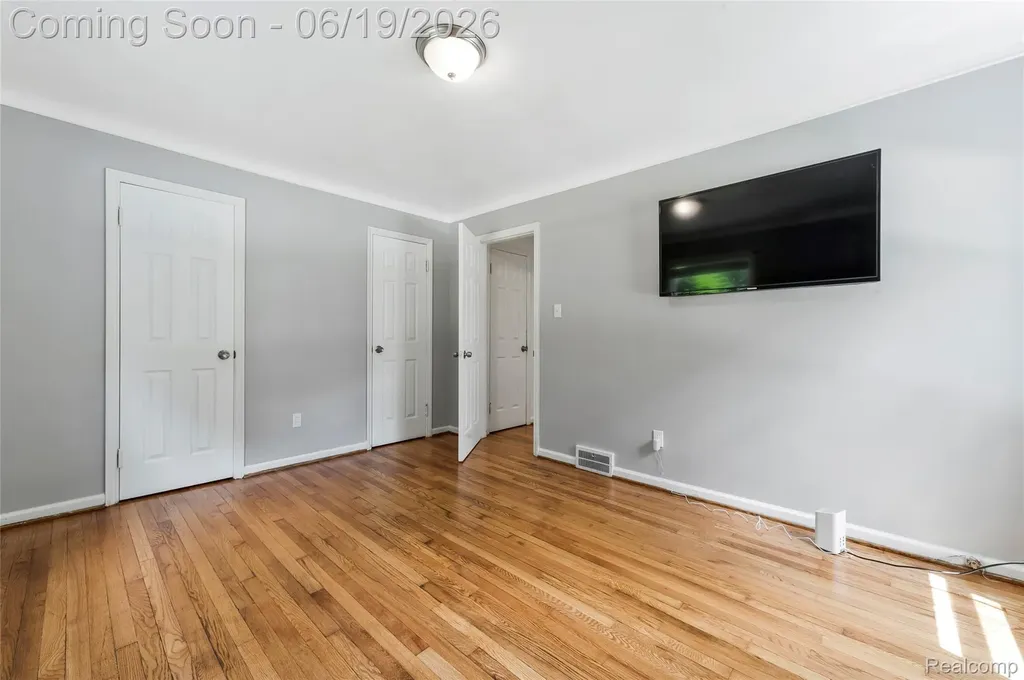 16216 Burgess Detroit City MI 48219