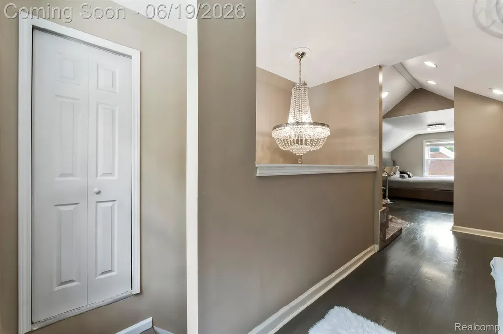 16216 Burgess Detroit City MI 48219