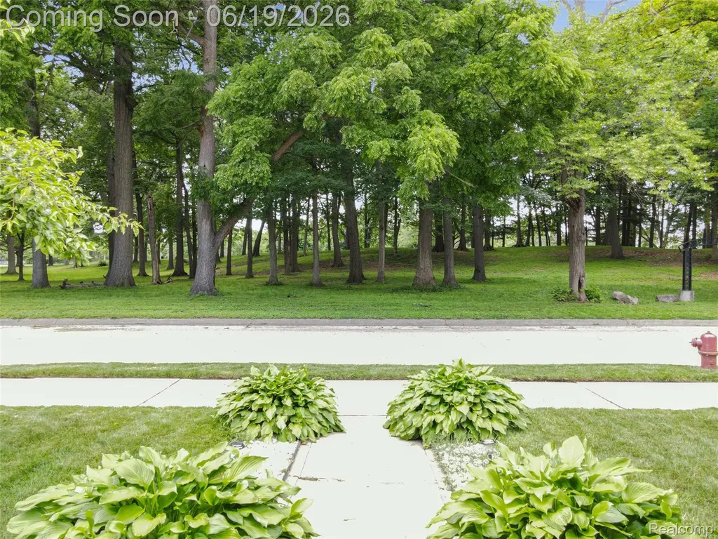 16216 Burgess Detroit City MI 48219