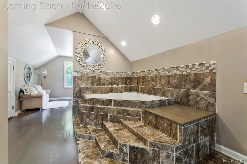 16216 Burgess Detroit City MI 48219
