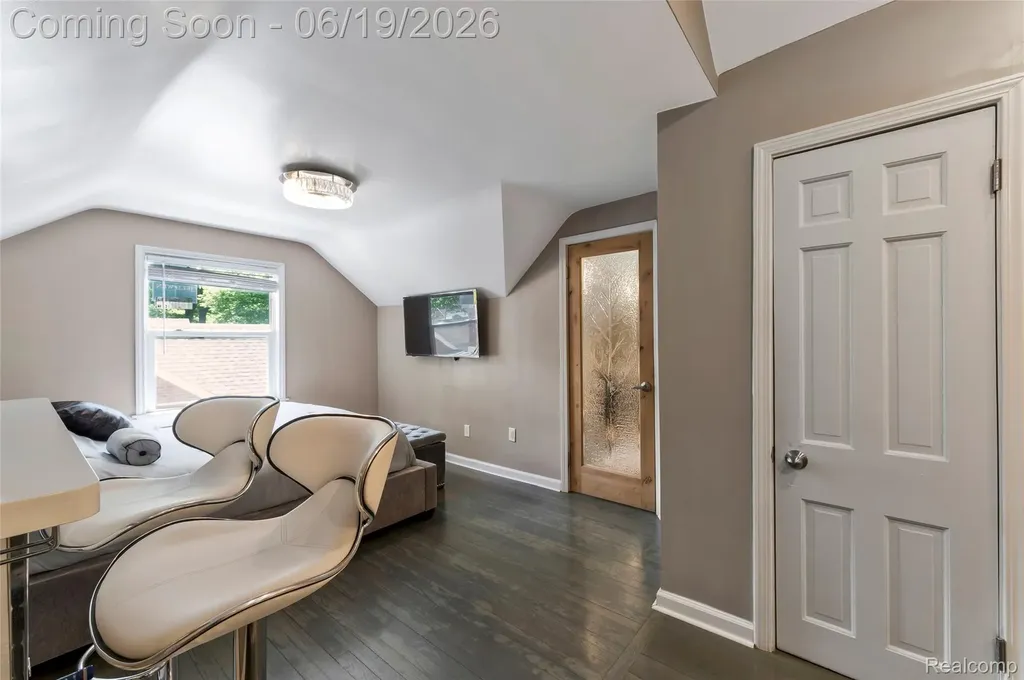 16216 Burgess Detroit City MI 48219