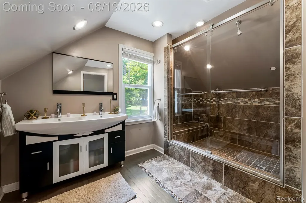 16216 Burgess Detroit City MI 48219
