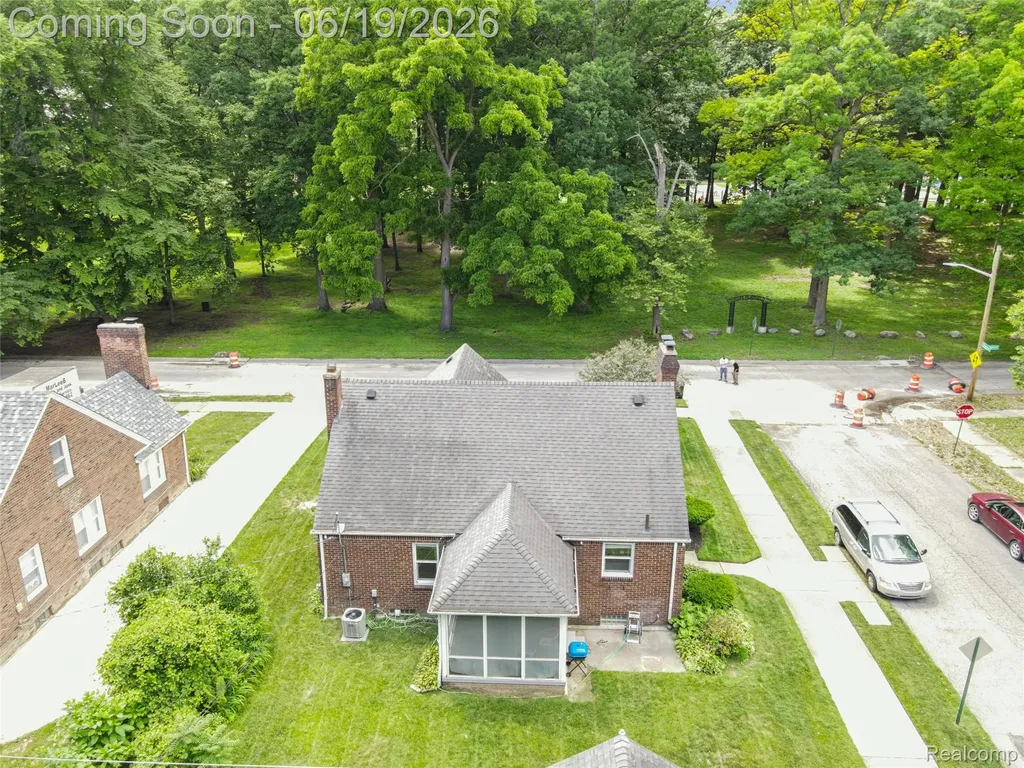 16216 Burgess Detroit City MI 48219