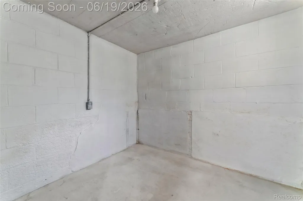 16216 Burgess Detroit City MI 48219