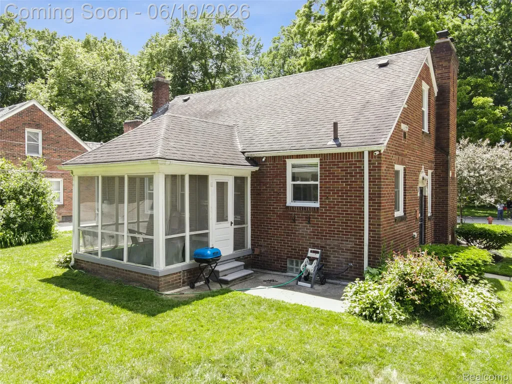 16216 Burgess Detroit City MI 48219