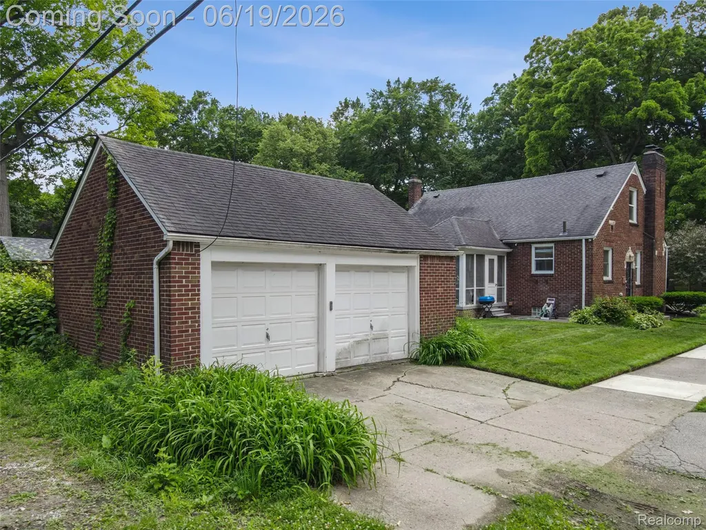 16216 Burgess Detroit City MI 48219