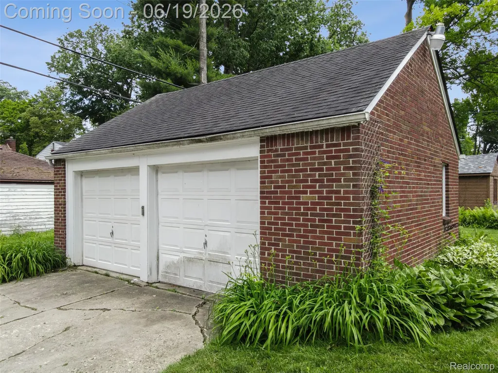 16216 Burgess Detroit City MI 48219