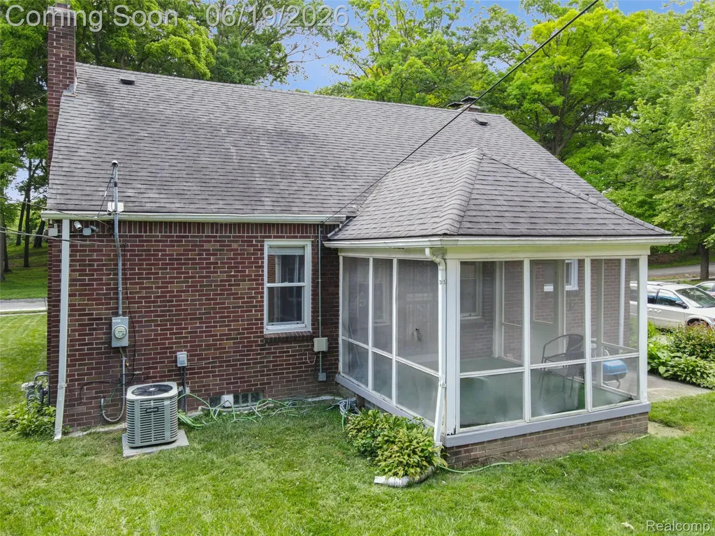 16216 Burgess Detroit City MI 48219