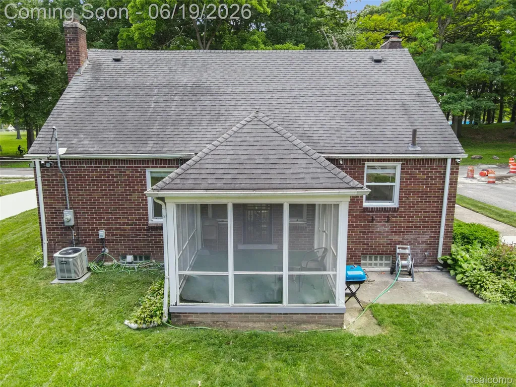 16216 Burgess Detroit City MI 48219
