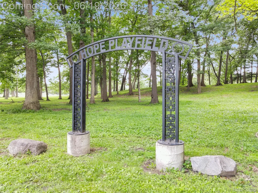 16216 Burgess Detroit City MI 48219