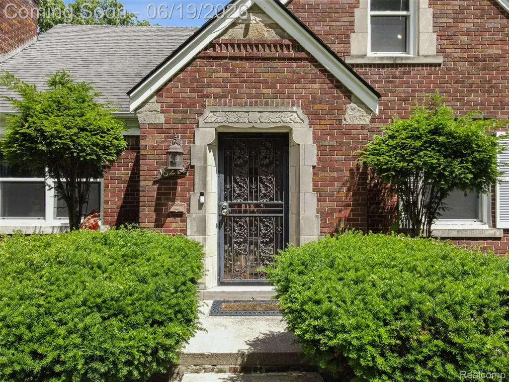 16216 Burgess Detroit City MI 48219