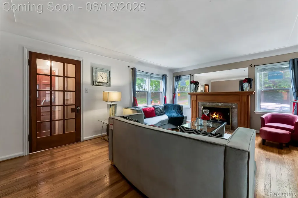 16216 Burgess Detroit City MI 48219