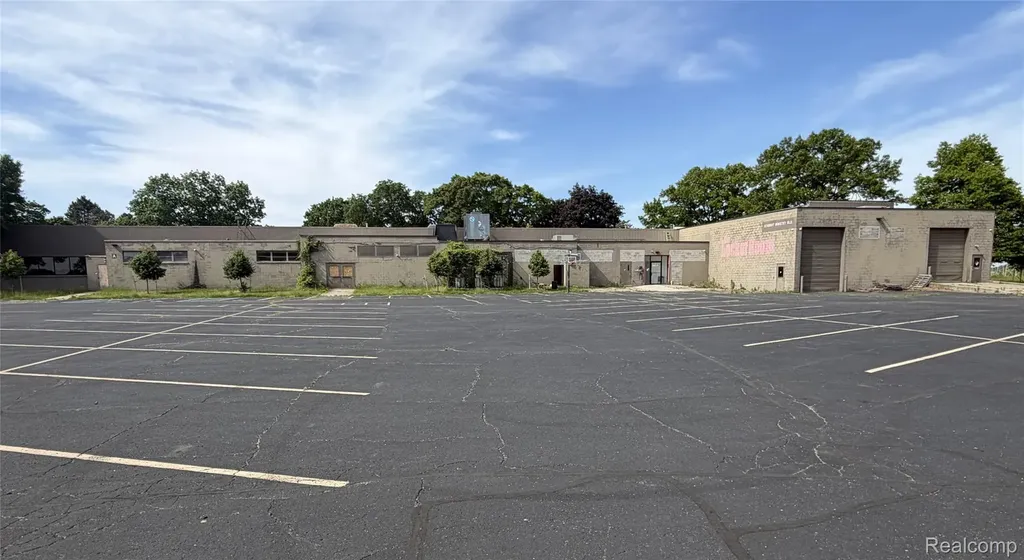 850 Ladd Road Commerce Charter Township MI 48390