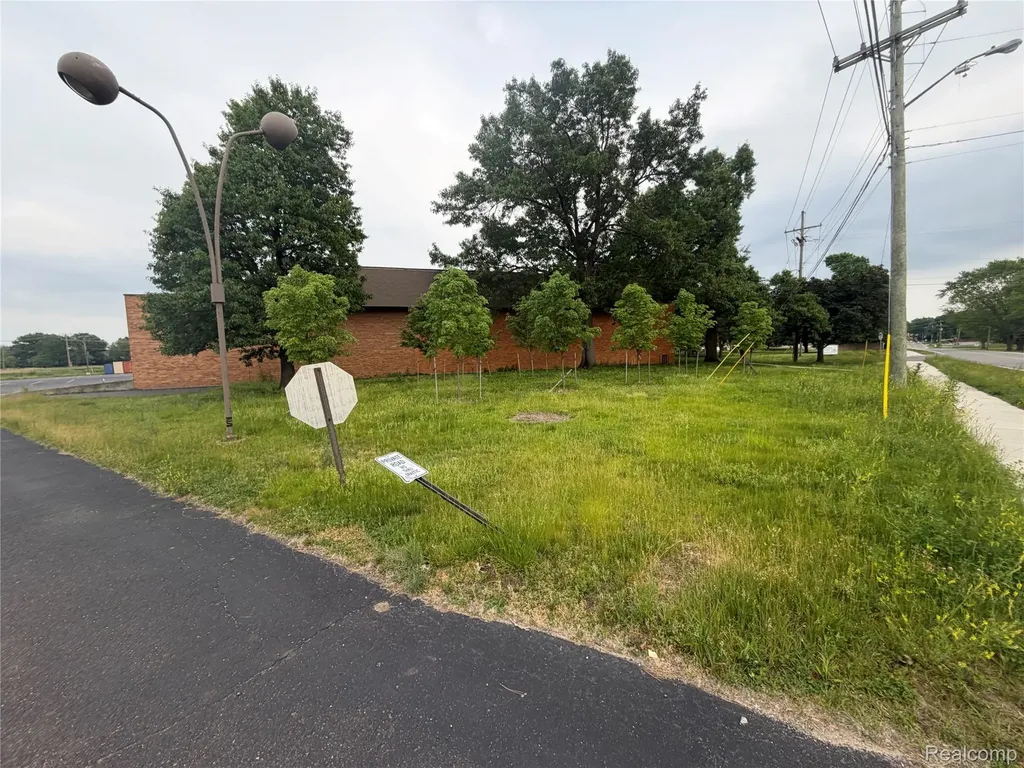 850 Ladd Road Commerce Charter Township MI 48390