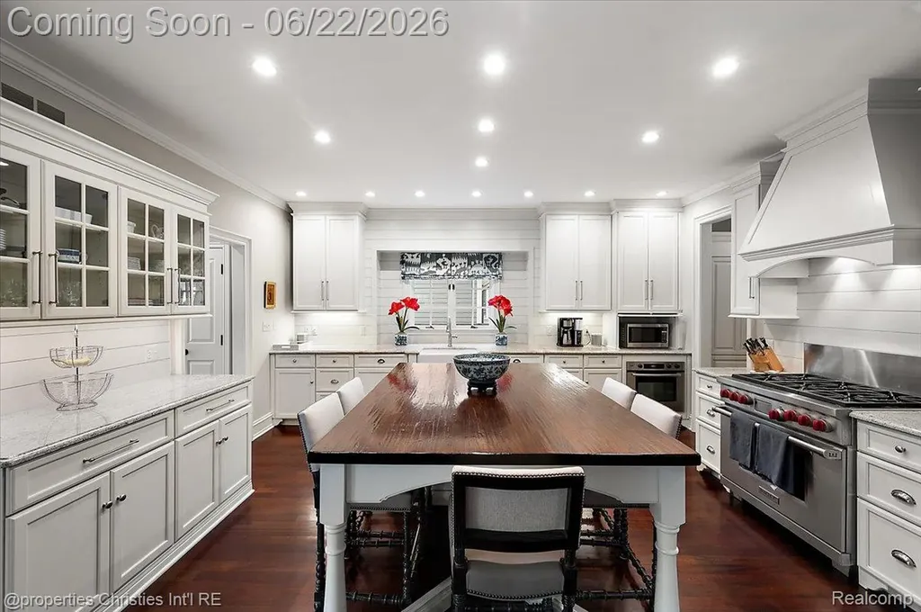 469 Bonnie Brier Street Birmingham City MI 48009