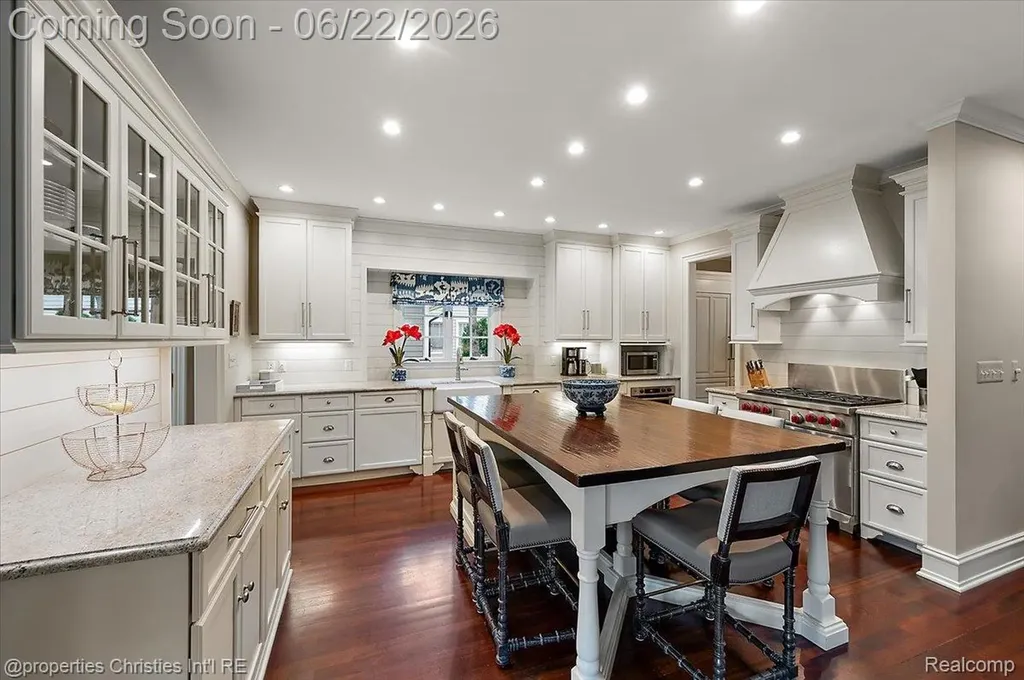 469 Bonnie Brier Street Birmingham City MI 48009