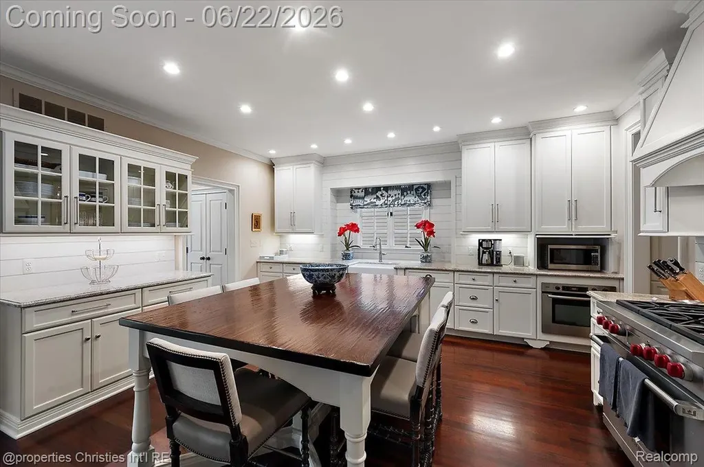 469 Bonnie Brier Street Birmingham City MI 48009