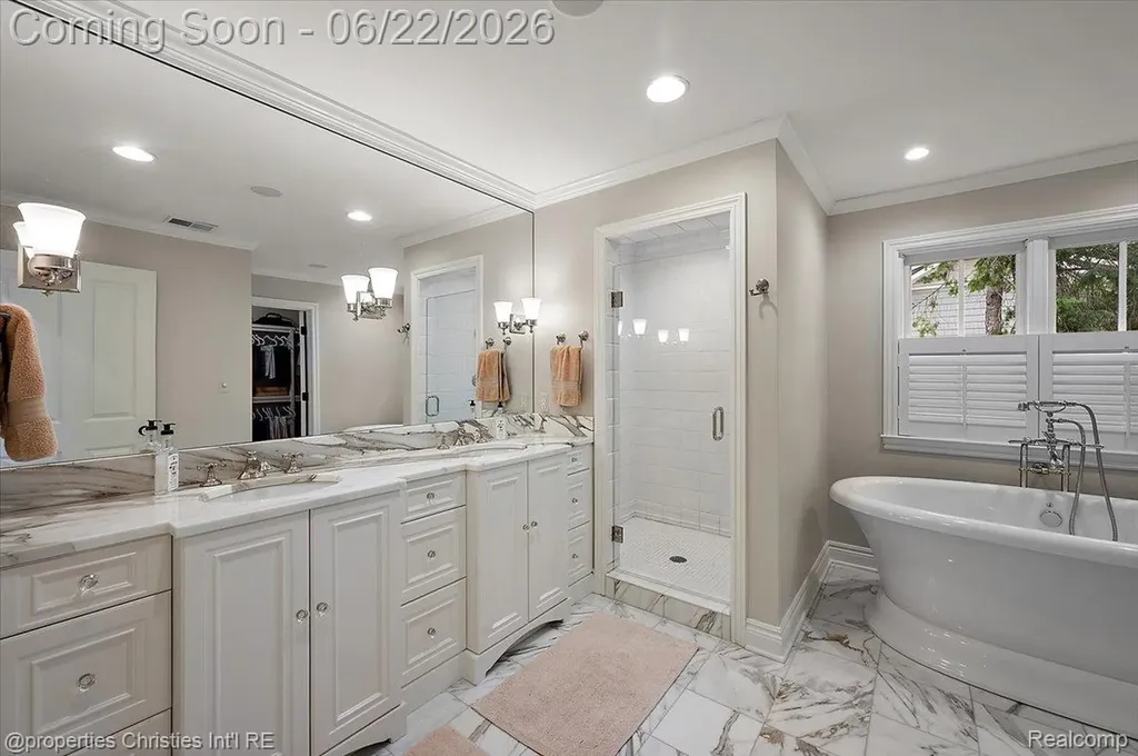 469 Bonnie Brier Street Birmingham City MI 48009