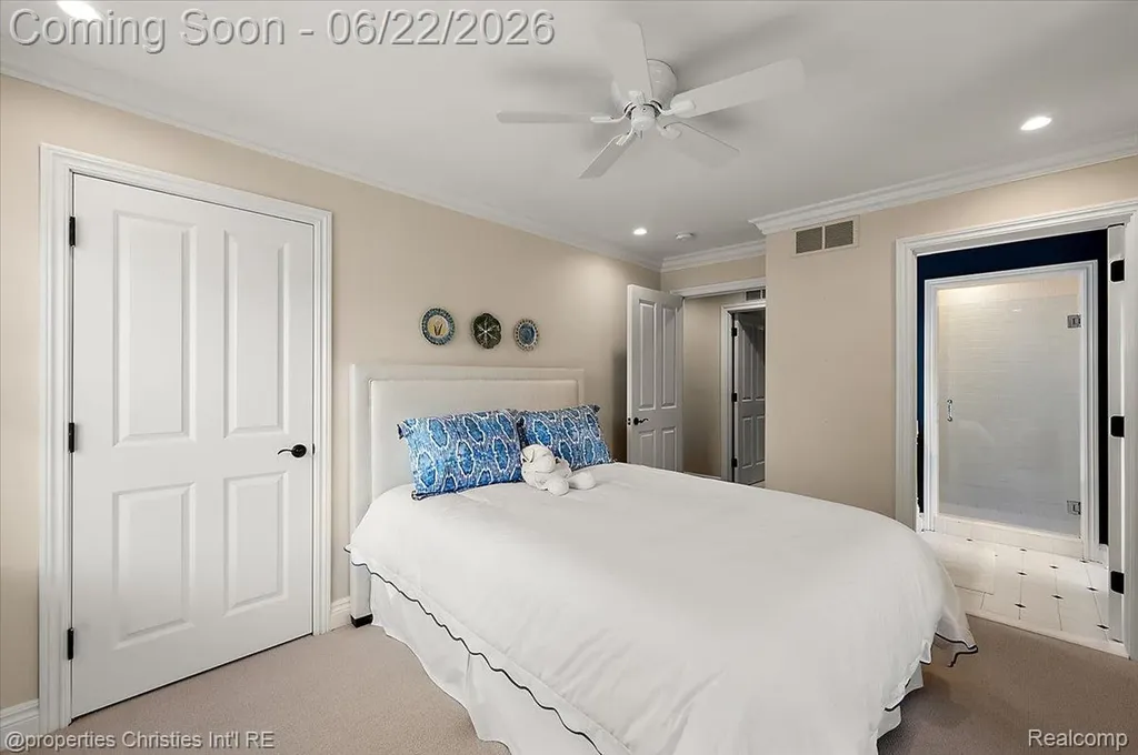 469 Bonnie Brier Street Birmingham City MI 48009