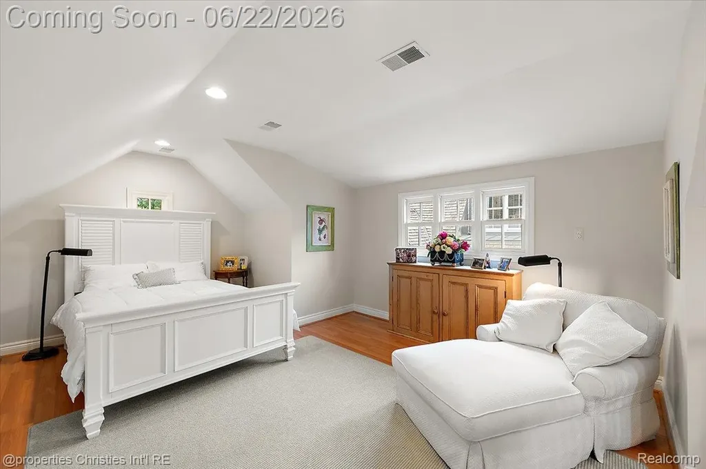 469 Bonnie Brier Street Birmingham City MI 48009