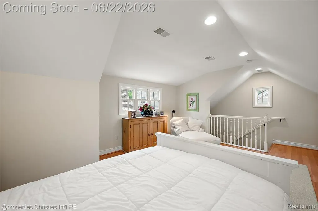 469 Bonnie Brier Street Birmingham City MI 48009