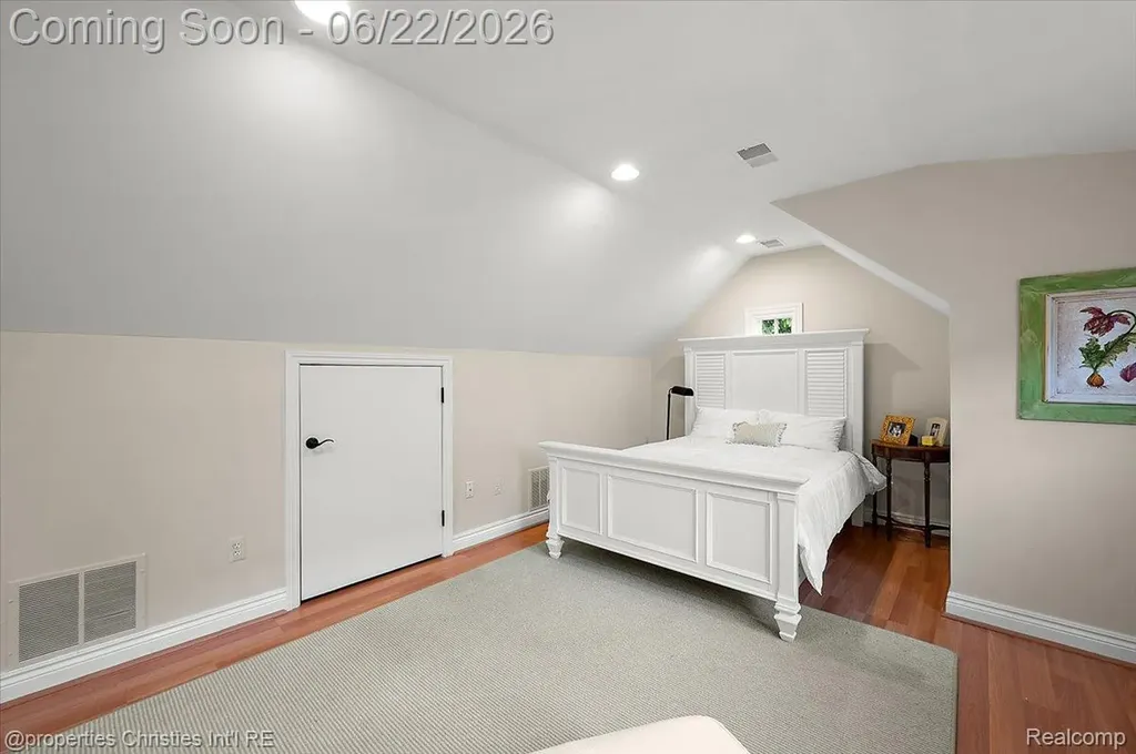 469 Bonnie Brier Street Birmingham City MI 48009