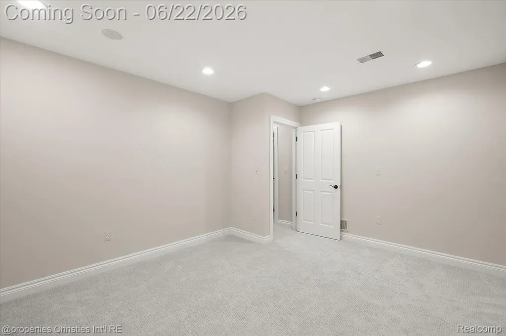 469 Bonnie Brier Street Birmingham City MI 48009