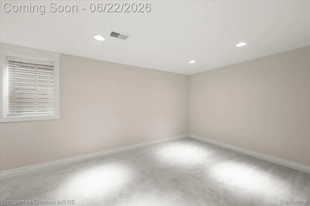 469 Bonnie Brier Street Birmingham City MI 48009